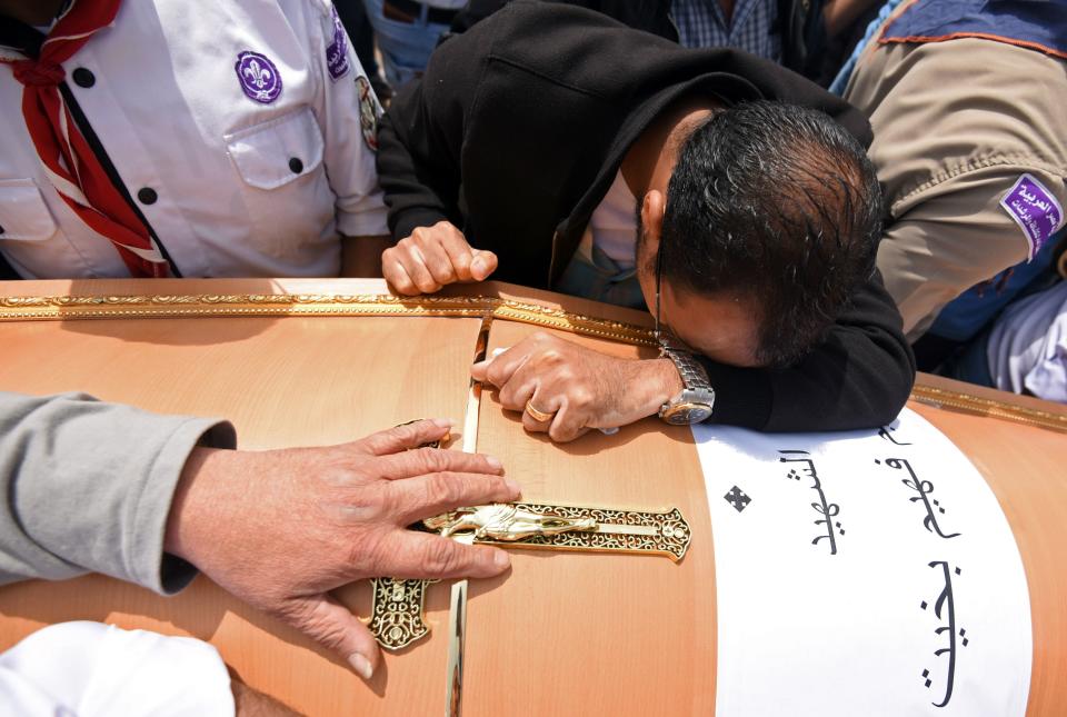 Mourners carry the coffin of a victim of the bombing at&nbsp;Saint Mark's church in Alexandria on April 10, 2017. (Photo: MOHAMED EL-SHAHED via Getty Images)