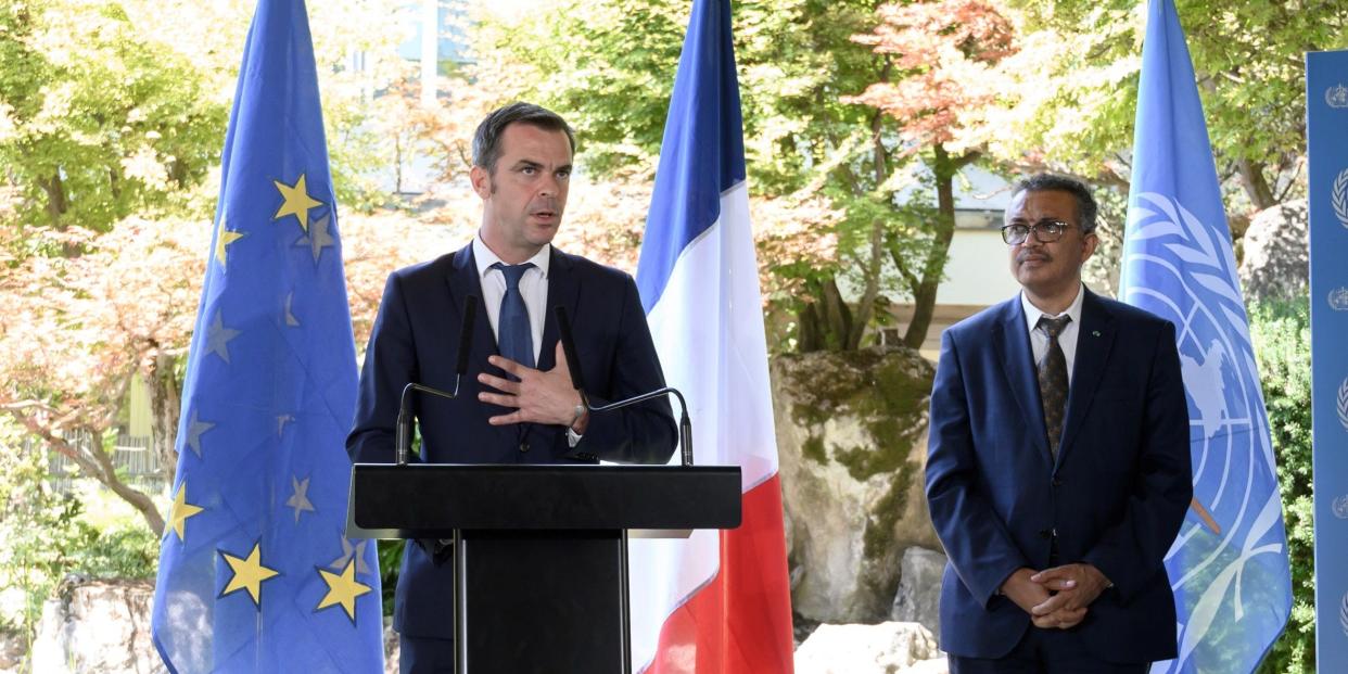 French Health and Solidarity Minister Olivier Veran (C), flanked by German Health Minister Jens Spahn (L) and World Health Organization (WHO) Director-General Tedros Adhanom Ghebreyesus (R), speaks during a press conference, that follows the social distancing rules, after a meeting about the COVID-19 outbreak, caused by the novel coronavirus, at the World Health Organization headquarters in Geneva, on June 25, 2020. (Photo by Fabrice COFFRINI / AFP) (Photo by FABRICE COFFRINI/AFP via Getty Images)