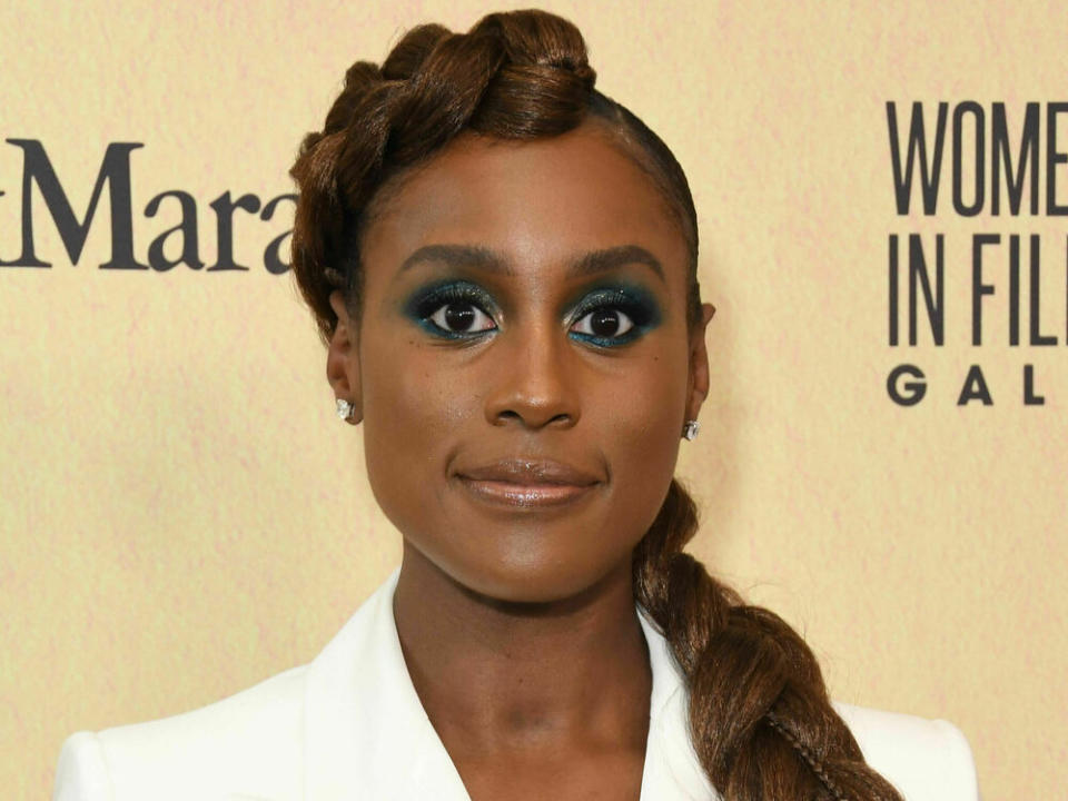 Issa Rae auf dem roten Teppich (Bild: Birdie Thompson/AdMedia/ImageCollect)