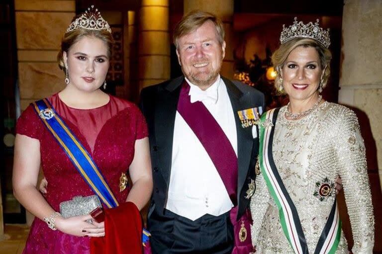 Amalia, Guillermo y Máxima en la boda del heredero de Jordania