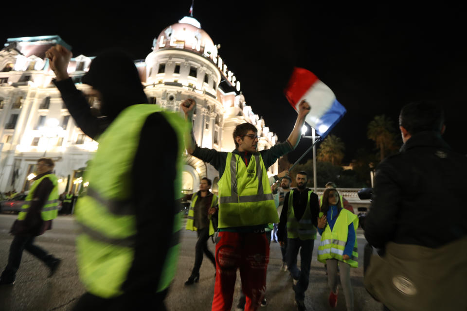 Prix du carburant : la France voit jaune