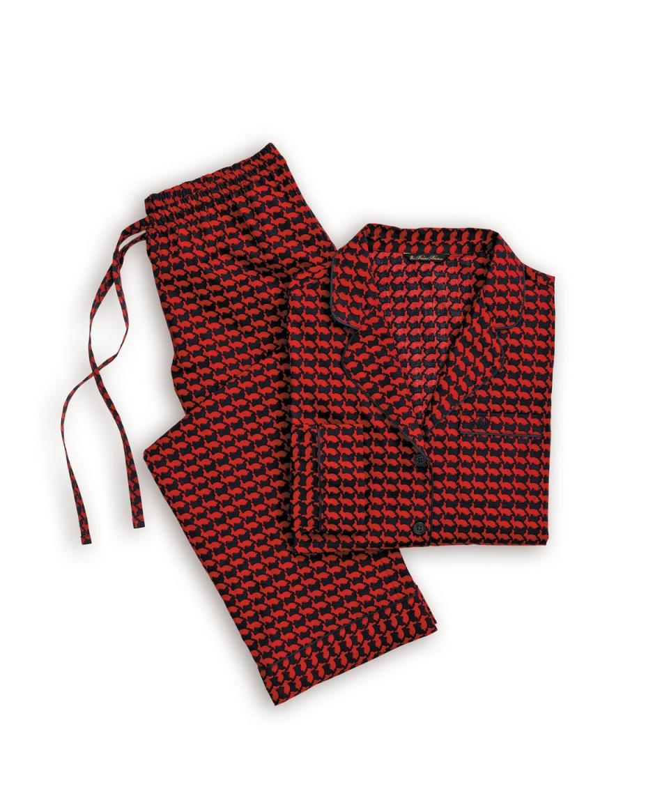 紅藍兔圖騰女性成套居家服 NT$7,490 （Brooks Brothers提供） 