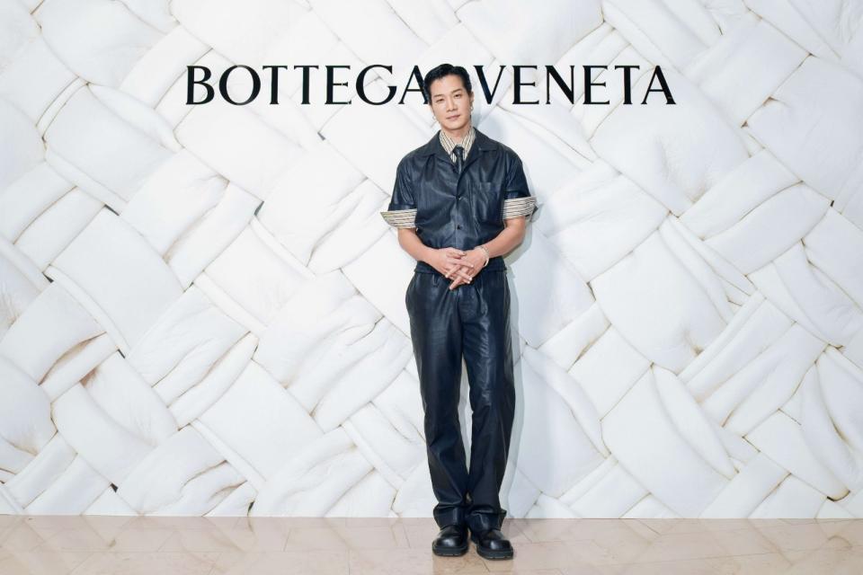 薛仕凌透露最近剛好在找可以隨身帶的包包。BOTTEGA VENETA提供