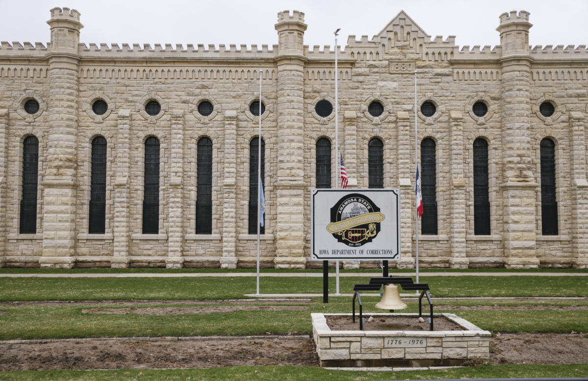 Union leader blames underfunding for Iowa prison killings
