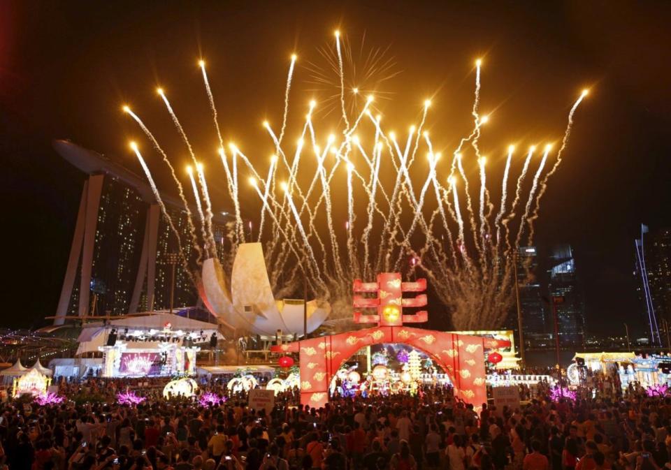 Fireworks explode during the River Hongbao Lunar New Year celebrations at the Marina Bay floating platform on 6 February. Photo: Reuters/Edgar Su.