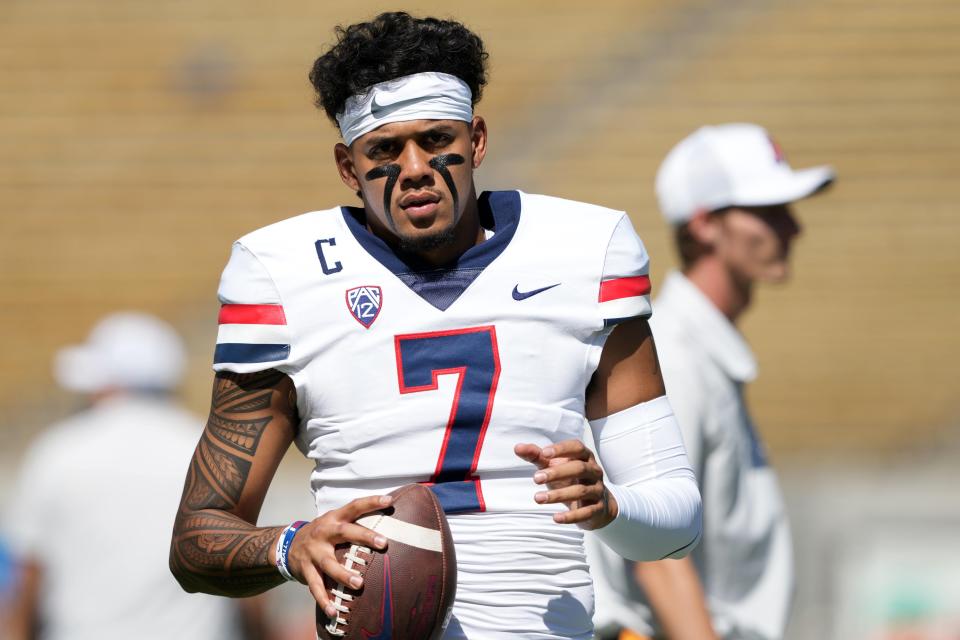 Sep 24, 2022; Berkeley, California, USA; Arizona Wildcats quarterback Jayden de Laura (7) warms up before the game against the California Golden Bears at FTX Field at California Memorial Stadium. Mandatory Credit: Darren Yamashita-USA TODAY Sports