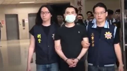 竹聯幫育仁會組長史秋巳1日被警方檢肅到案（圖／翻攝畫面）