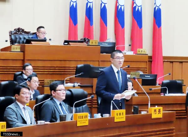 針對基隆市東岸廣場營運委託案，謝國樑市長昨天親自對該案提出說明。（記者王世明攝）