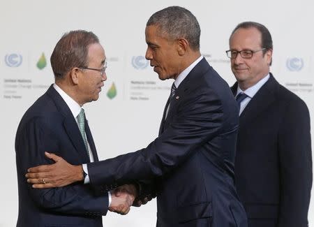 U.S. President Barack Obama (C) is welcomed by United Nations Secretary General Ban Ki-moon (L) and French President Francois Hollande as he arrives for the opening day of the World Climate Change Conference 2015 (COP21) at Le Bourget, near Paris, France, November 30, 2015. REUTERS/Christian Hartmann