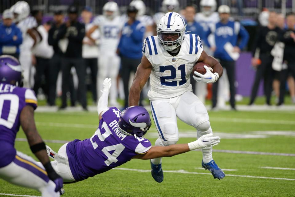 Zack Moss and the Indianapolis Colts are underdogs against the New York Giants in NFL Week 17.