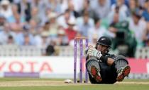 Cricket - England v New Zealand - Second Royal London One Day International - Kia Oval - 12/6/15 New Zealand's Ross Taylor after diving into his crease Action Images via Reuters / Philip Brown Livepic