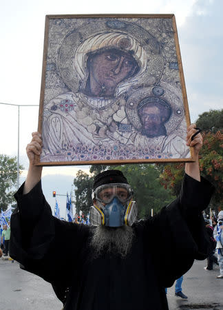 A priest takes part in a demonstration against the agreement reached by Greece and Macedonia to resolve a dispute over the former Yugoslav republic's name, during the opening of the annual International Trade Fair of Thessaloniki by Greek Prime Minister Alexis Tsipras in Thessaloniki, Greece, September 8, 2018. REUTERS/Alexandros Avramidis