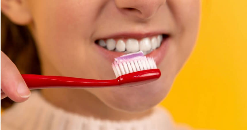 食藥署提醒，牙膏、漱口水千萬要個別使用，混用則可能造成口腔傷害。（示意圖／Unsplash）