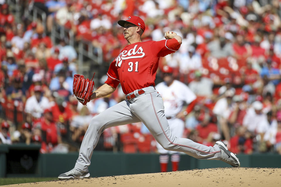 Cincinnati Reds starting pitcher Mike Minor throws during the first inning in the first baseball game of a doubleheader against the St. Louis Cardinals, Saturday, Sept. 17, 2022, in St. Louis. (AP Photo/Scott Kane)