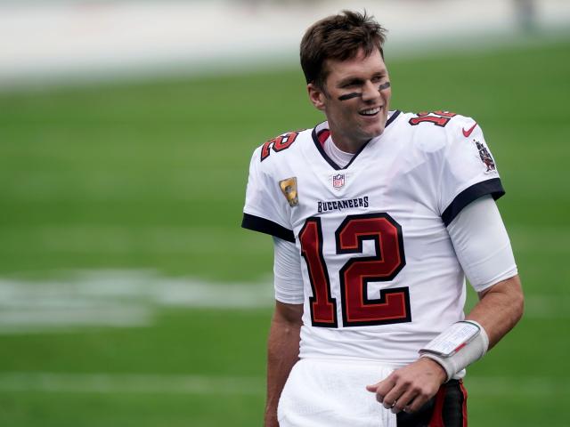 Bucs Center Wears Tom Brady NFL Combine Photo on T-Shirt to Super Bowl