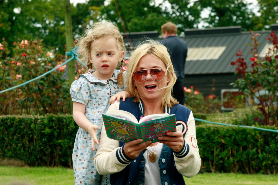 Geri Halliwell and her daughter Bluebell Madonna read to the children Big hearted Geri gave up some of her time on Sunday