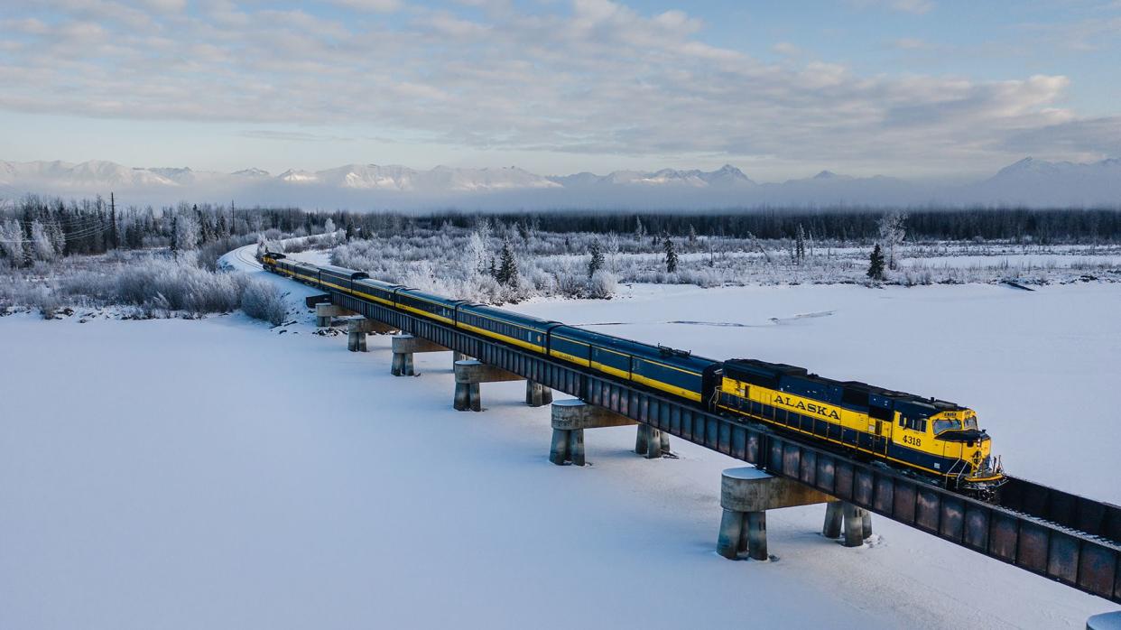 Aurora Winter Train: Anchorage to Talkeetna and Fairbanks