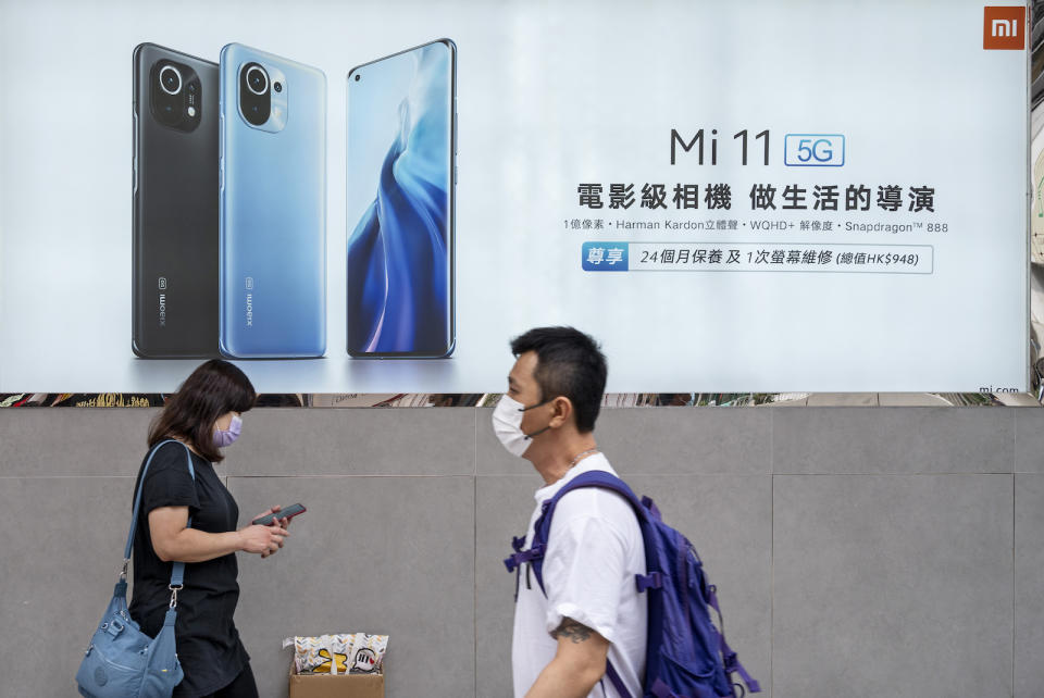 HONG KONG, CHINA - 2021/03/31: Pedestrians walk past the Xiaomi Mi 11 5G smartphone advertisement at its flagship store in Hong Kong. (Photo by Budrul Chukrut/SOPA Images/LightRocket via Getty Images)