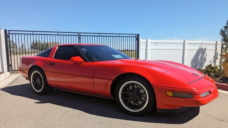 Photo: <a class="link " href="https://stockton.craigslist.org/cto/d/manteca-1996-chevrolet-corvette/7728871202.html" rel="nofollow noopener" target="_blank" data-ylk="slk:Craigslist;elm:context_link;itc:0;sec:content-canvas">Craigslist</a>