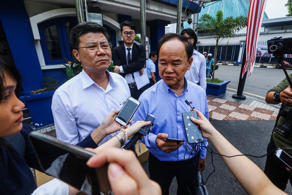 Dong Zong chairman Tan Tai Kim speaks to reporterer at the Bukit Aman police headquarters in Kuala Lumpur August 22, 2019. — Picture by Hari Anggara