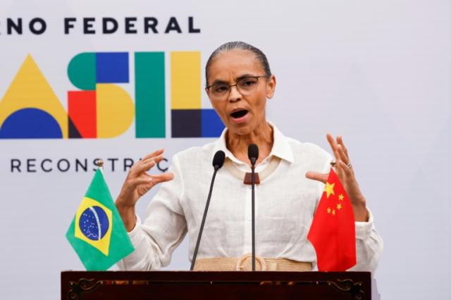 A ministra do Meio Ambiente e Mudança do Clima, Marina Silva, em conferência na embaixada brasileira em Pequim em 14 de abril de 2023