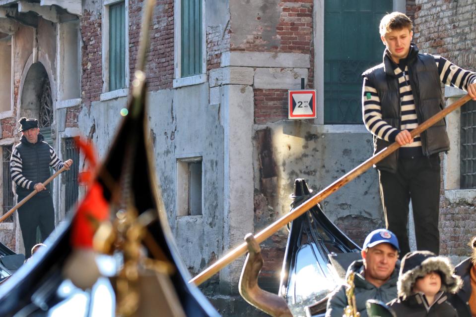 El oficio de gondolero en Venecia se traspasa mayoritariamente de padres a hijos. Foto: Julia Alegre