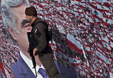 A security member guards the grave of former Prime Minister Rafik al-Hariri, as people mark the 10th anniversary of al-Hariri's assassination, in downtown Beirut, February 14, 2015. REUTERS/Jamal Saidi