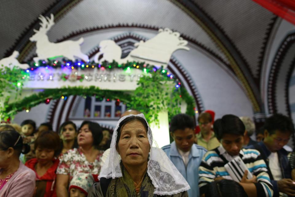 People pray at the Saint Marry Cathedral as they celebrate Christmas in Yangon late December 24, 2013. REUTERS/Soe Zeya Tun (MYANMAR - Tags: SOCIETY)