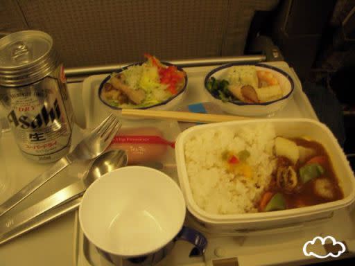 各國航空飛機餐點大評比！內含各家航空風味飛機餐&飛機上的隱藏版點心