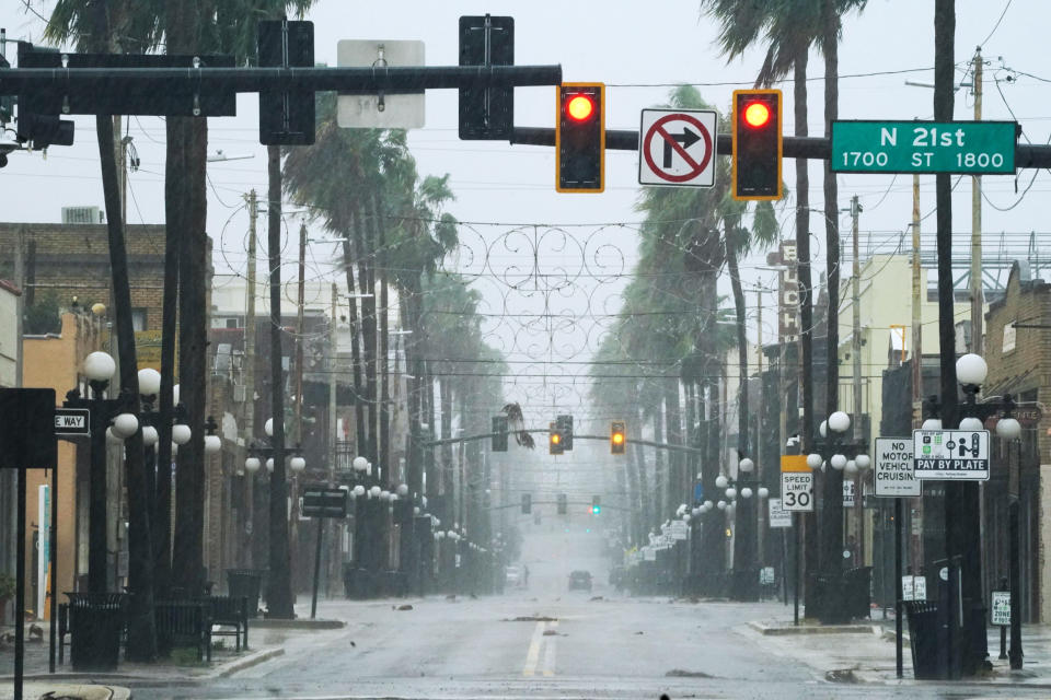 Hurricane Ian in Tampa, Fla. (Bryan R. Smith / AFP via Getty Images)