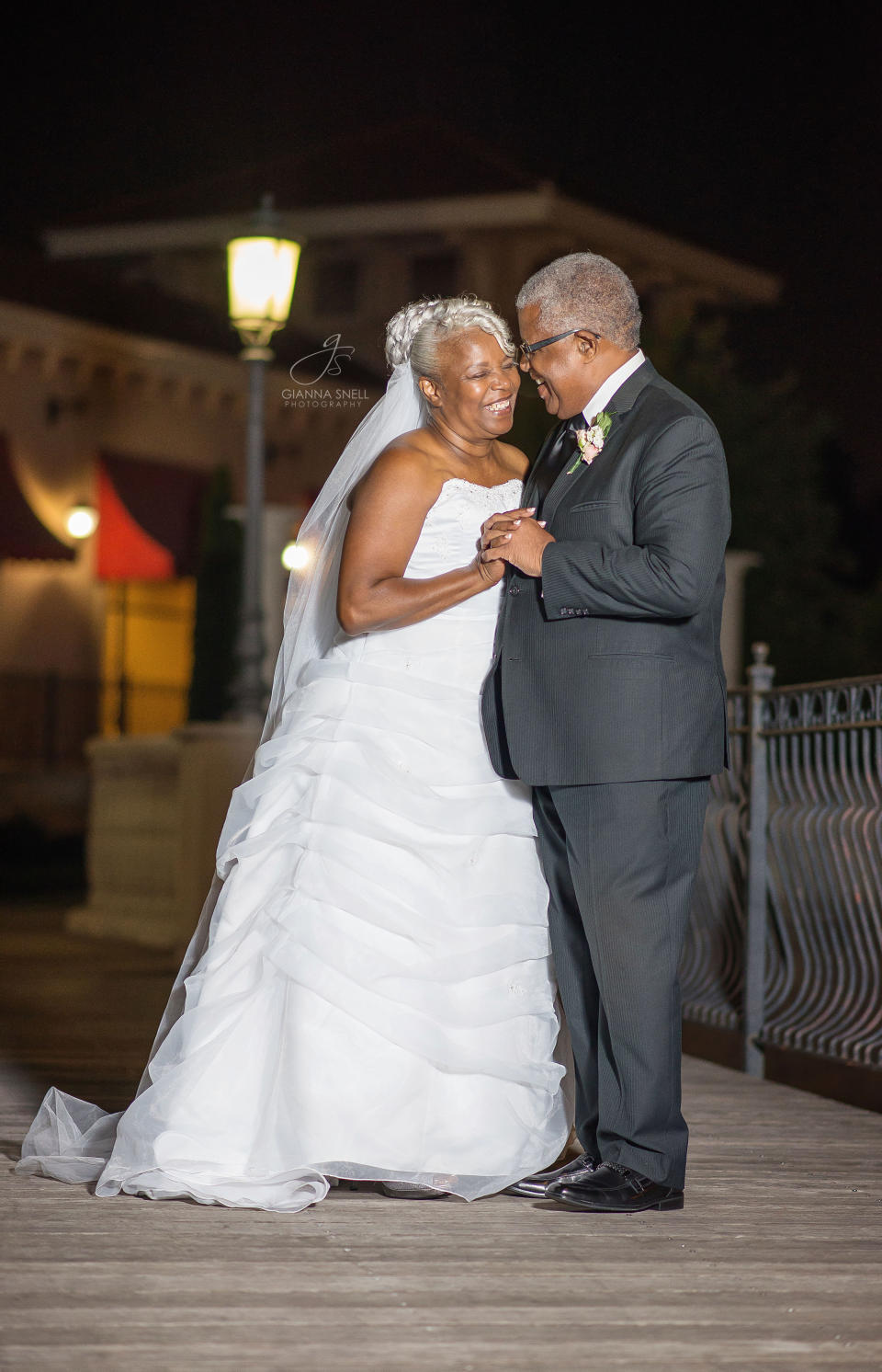The couple told their photographer they feel&nbsp;like they've known each other forever. "They told me that they talk for hours every day that they don&rsquo;t need TV or other forms of entertainment to entertain them." (Photo: <a href="http://www.giannasnellphotography.com/" target="_blank">Gianna Snell Photography</a>)