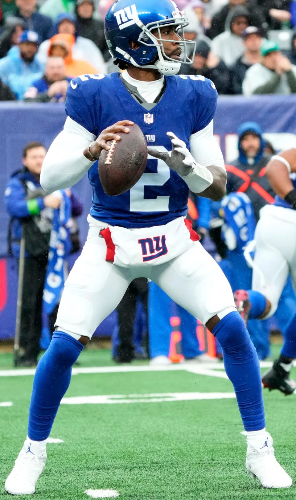 October 29, 2023; East Rutherford, NJ, USA; New York Giants quarterback Tyrod Taylor (2) looks for an open teammate.