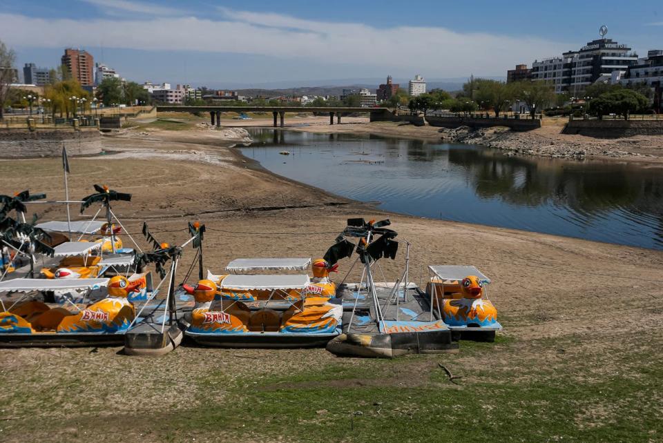 Las altas temperaturas y el viento no ayudan a mejorar la situación 