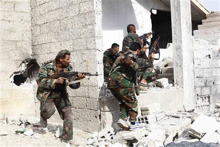 Shi'ite fighters, who support Syrian President Bashar al-Assad, search for rebels from house to house in the countryside near Damascus November 22, 2013. REUTERS/Alaa Al-Marjani