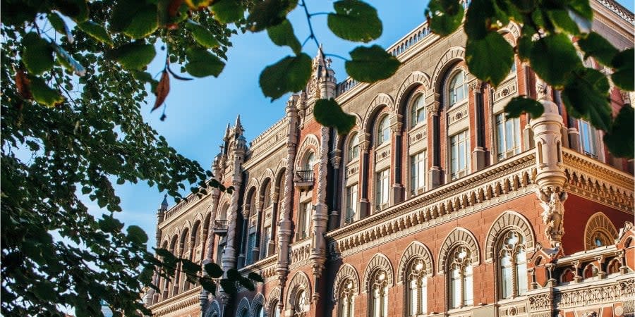 NBU sells over $410 million from reserves