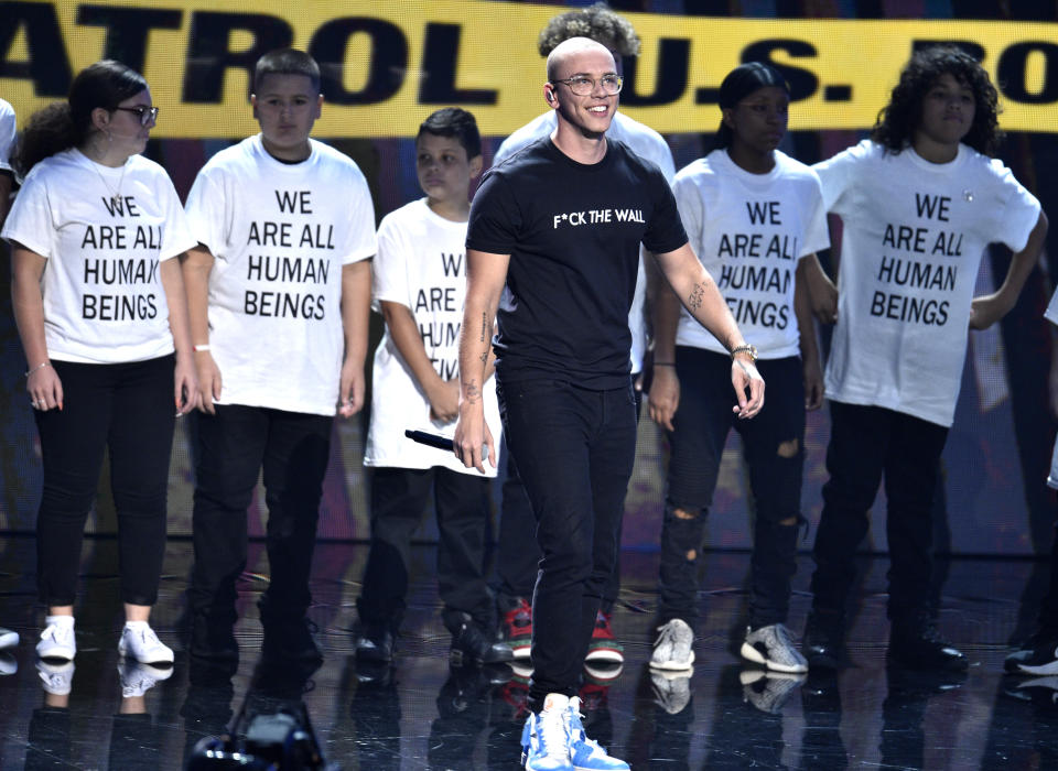 Logic interpreta "One Day" en la ceremonia de los Premios MTV a los Videos Musicales, el lunes 20 de agosto del 2018 en el Radio City Music Hall en Nueva York. (Foto por Chris Pizzello/Invision/AP)