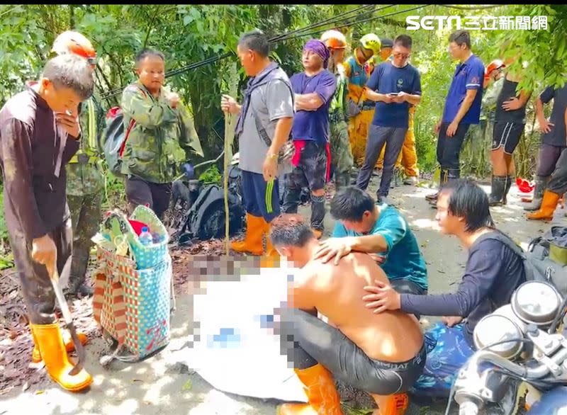 友人見到林男悲痛到跪地撫屍。（圖／翻攝畫面）