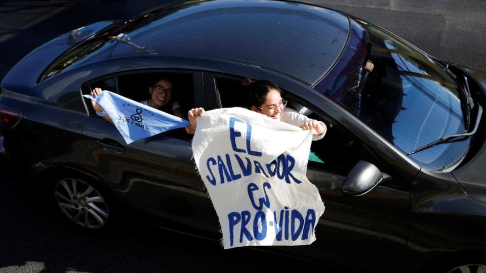 Caravana pro vida en El Salvador.