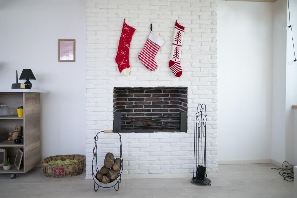 Warum der Nikolaus Stiefel und Socken mit Süßigkeiten füllt, hat einen nicht jugendfreien Hintergrund. (Bild: Getty Images)