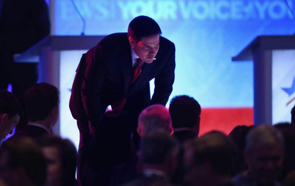 Rubio speaks to audience during break