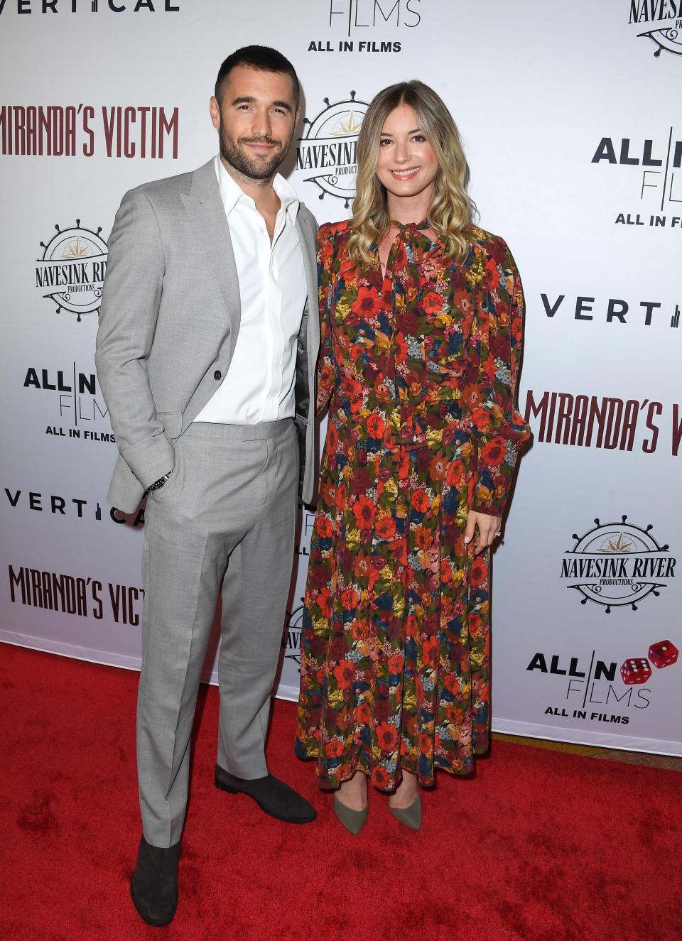 Emily VanCamp and Josh Bowman