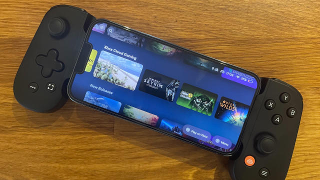 iPhone Gaming with the Razer Kishi V2 and Backbone One - MacStories