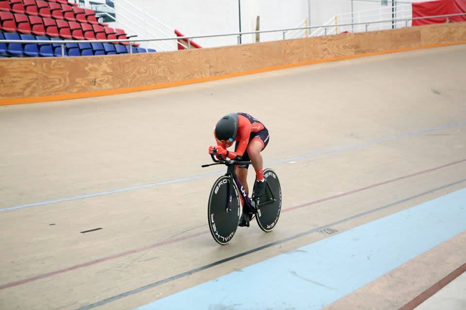 La ciclista italiana alcanzó una marca de 48,007 kilómetros, la anterior era de 47,980, en manos de la estadounidense Evelyn Stevens. / Foto: Facebook-Vittoria Bussi