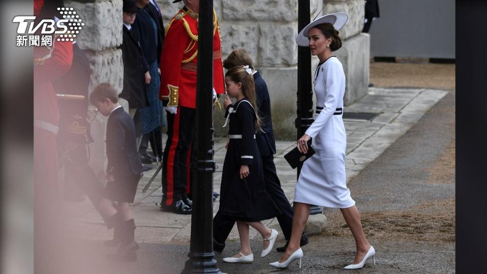 凱特帶著子女參加閱兵儀式。（圖／達志影像路透社）