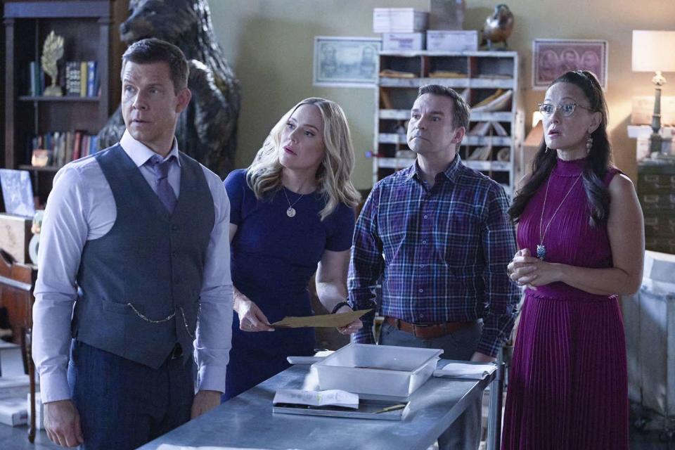 <p>Everett</p> Eric Mabius, Kristin Booth, Geoff Gustafson, Yan-Kay Crystal Lowe in Signed, Sealed, Delivered.