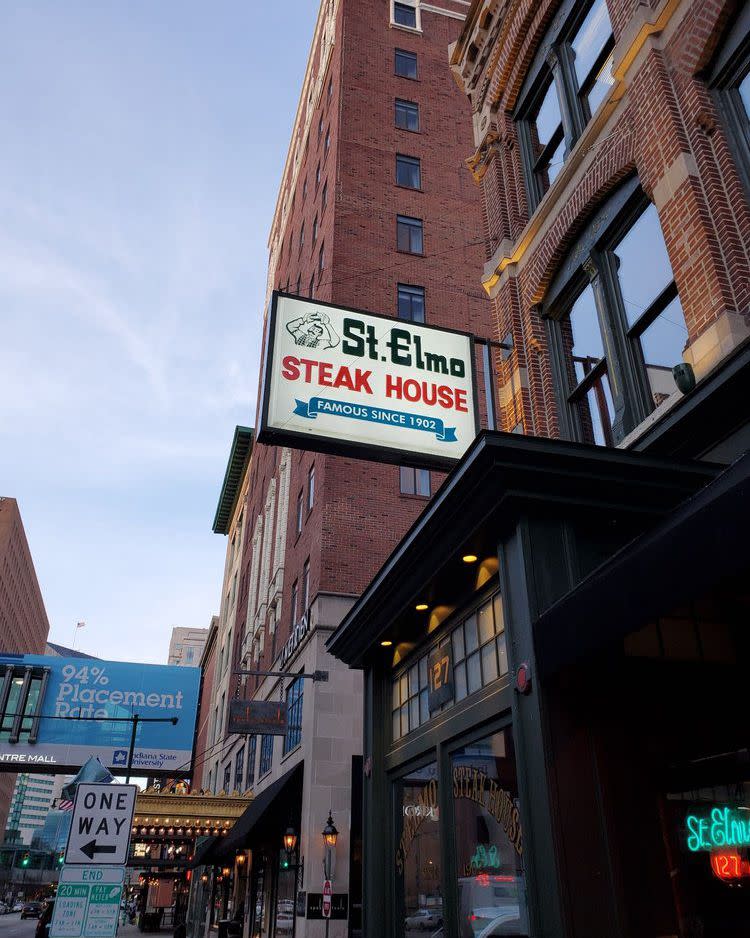 st. elmo steak house lounge interior