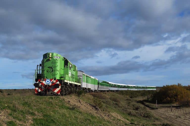 La intención es que la formación entre Constitución y Bariloche pueda ofrecer servicios de transporte de pasajeros y de carga