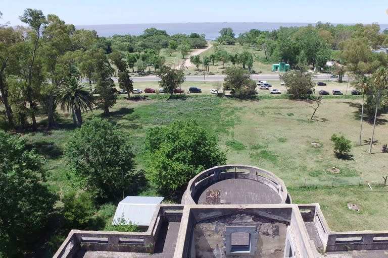 El Palacio Piria está emplazado frente al río