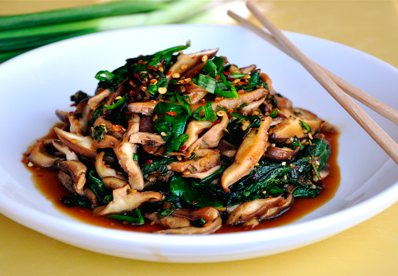 Sauteed Mushrooms & Spinach with Spicy Garlic Sauce (Kelly Senyei)