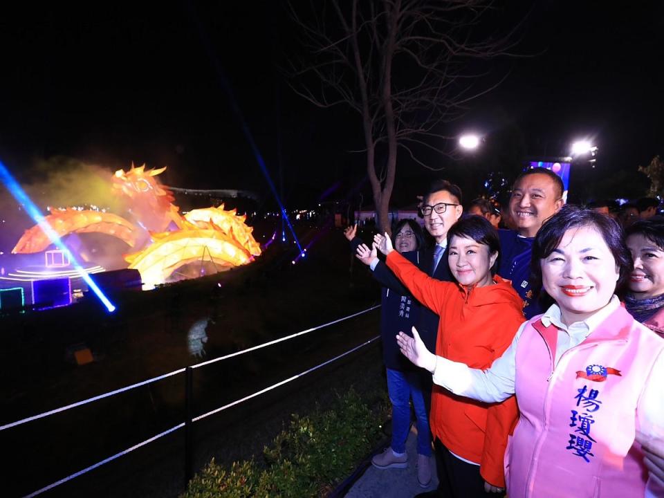 中台灣燈會76米巨龍主燈秀震撼登場。（圖：中市府提供）